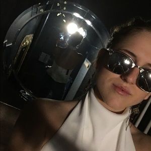 Meet your Posher, Ellen